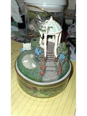 Thomas Kinkade Peaceful Moments Lilac Dreams Music Box Daydream Believer 2004